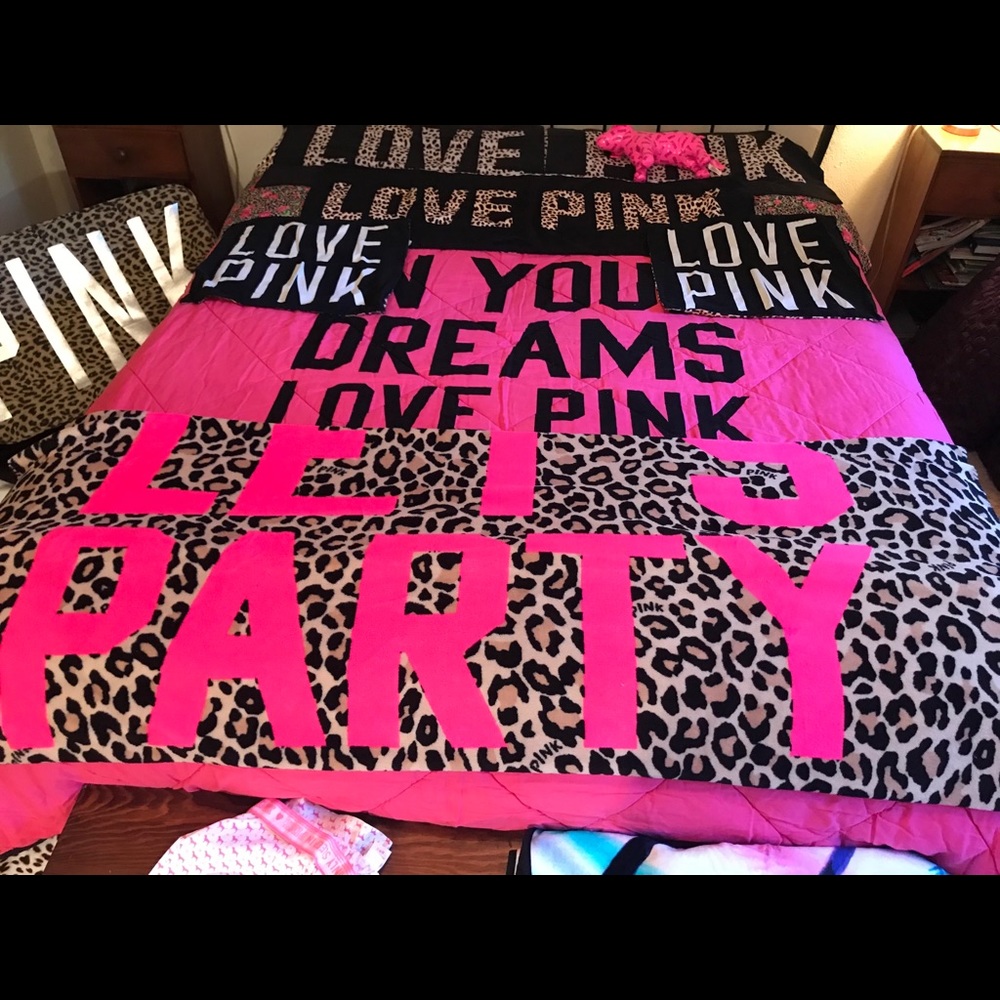 **Auria1982** Victoria’s Secret pink queen comf.